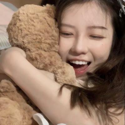 小鬼头上的女人